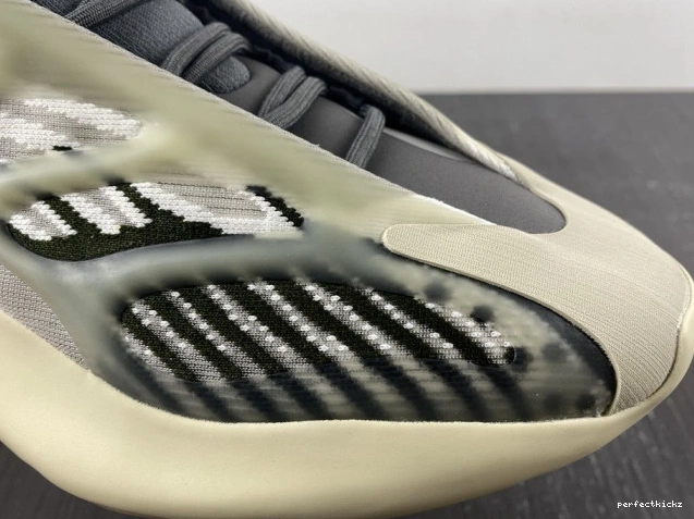 V3 Adidas 700 ID1674 Salt Fade Yeezy 0810